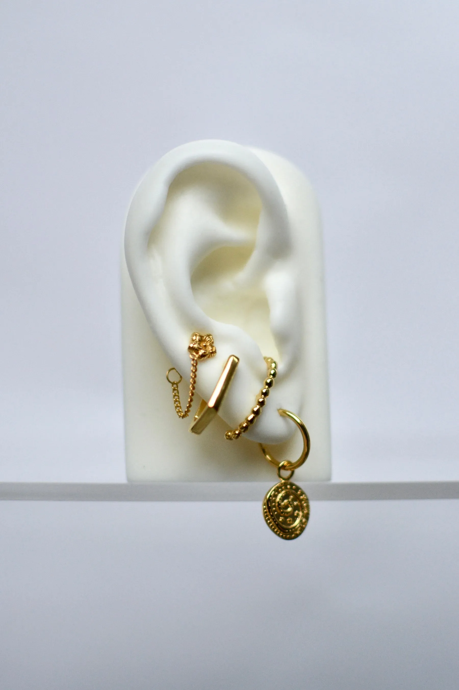 Dotted ear jacket gold plated