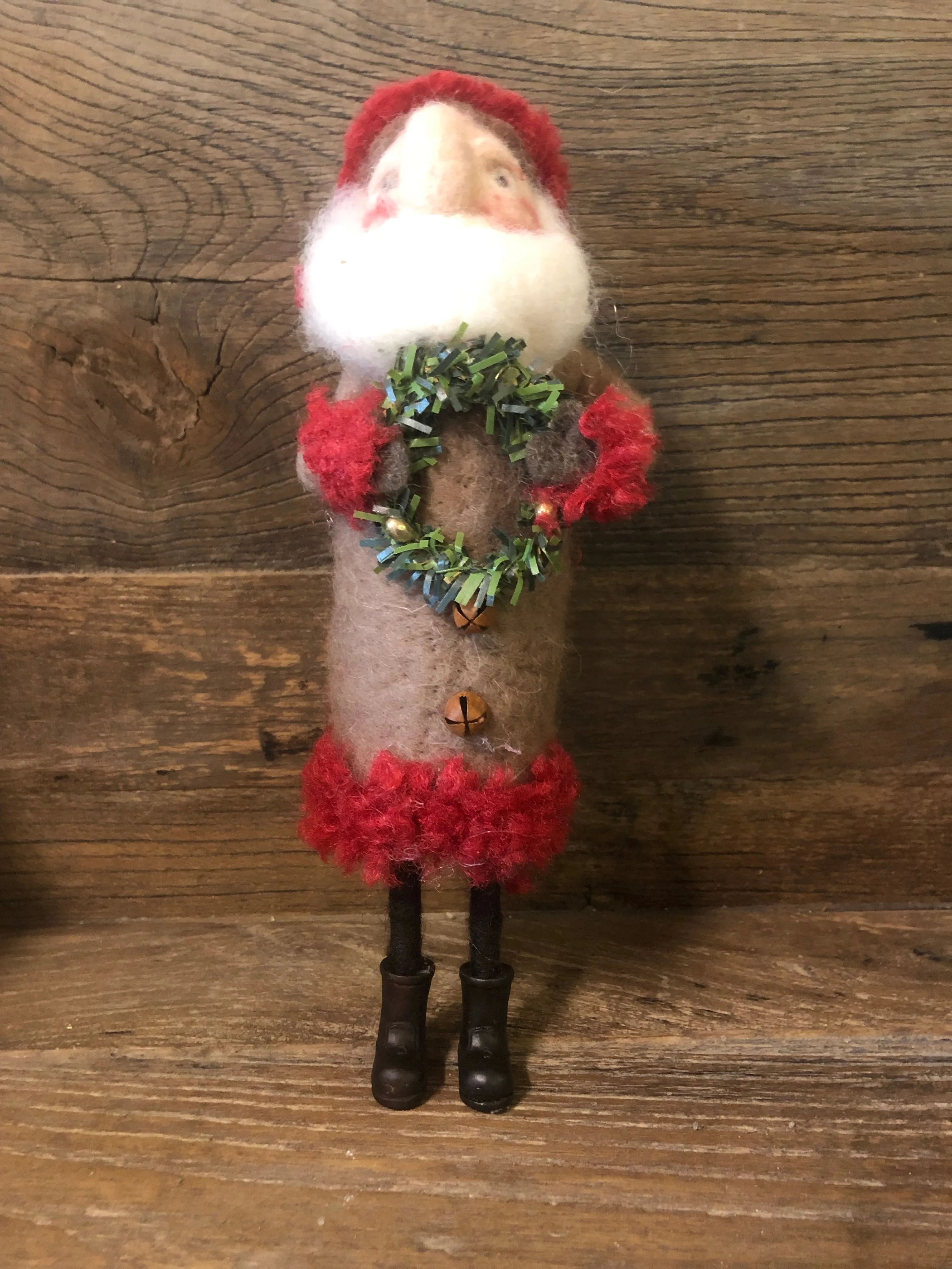 Folk art vintage Santa with wreath