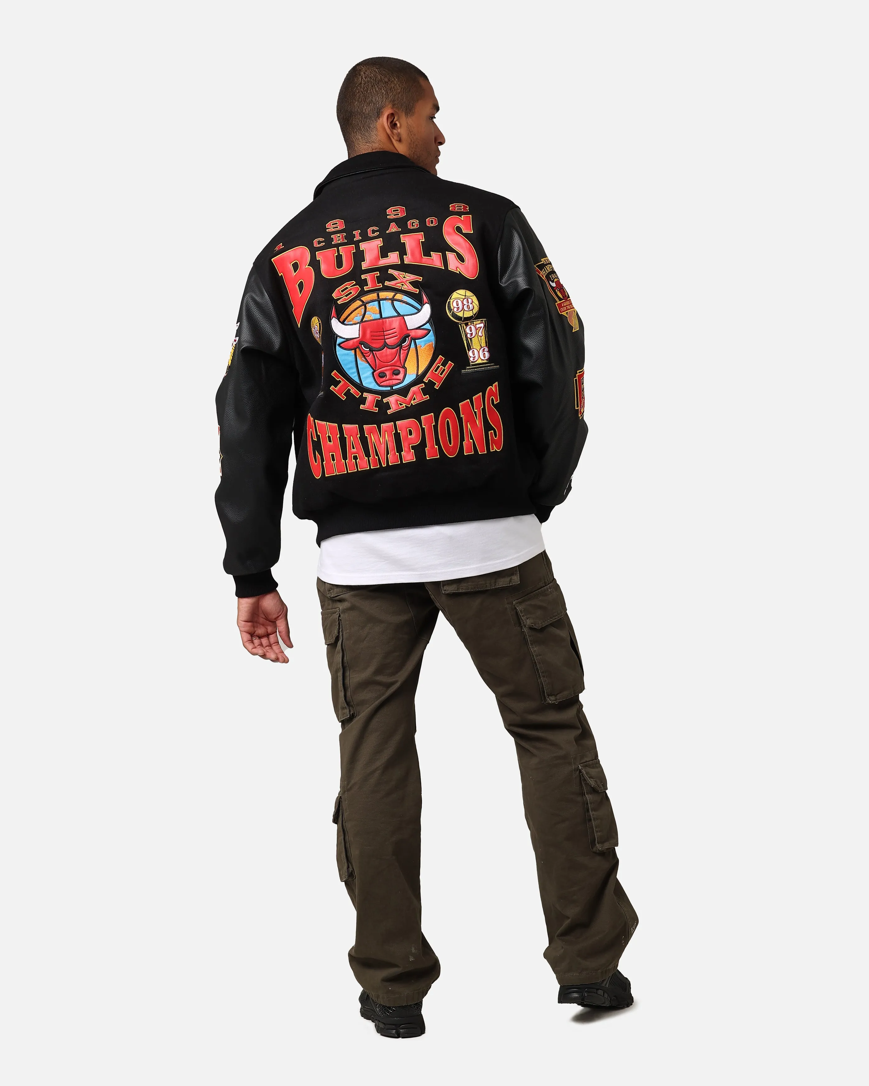 Mitchell & Ness Chicago Bulls Dynasty Jacket Black